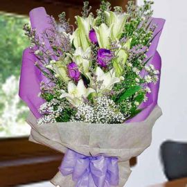 9 lily with 3 purple roses Handbouquet