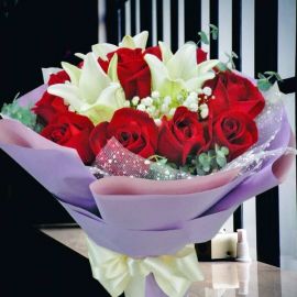 3 lily with 12 Red Roses Handbouquet