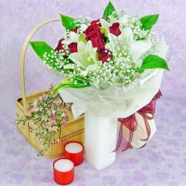 4 White Lilies and 10 Red Roses Handbouquet