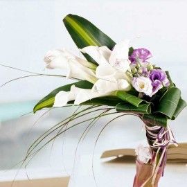 10 White Calla Lilies Handbouquet