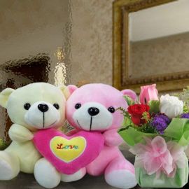 15cm Couple Bear With 3 Mixed Roses Standing Bouquet