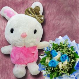 20 cm Bunny with 3 Blue Roses Handbouquet