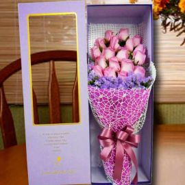 18 Aqua Pink Roses in Gift Box