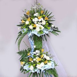 White fresh roses with artificial yellow lily 6 feet height 