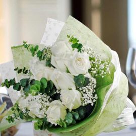 12 White Roses Hand Bouquet Delivery In Singapore